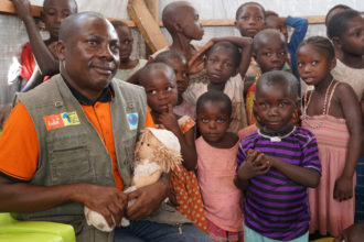 Welongo Faizi työskentelee pakolaisten parissa Kongossa