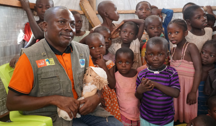 Welongo Faizi työskentelee pakolaisten parissa Kongossa