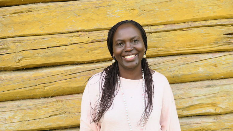 Kuvassa Paula Konttinen, joka näkee työssään Itä-Afrikan ohjelmapäällikkönä haasteita naisten oikeuksien toteutumisessa.