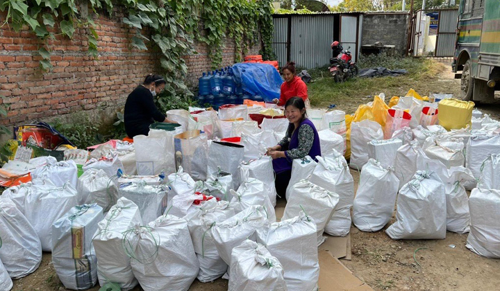 Nepalin maanjäristysalueiden avustuskuorma.